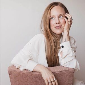 Meet your Posher, Crystal